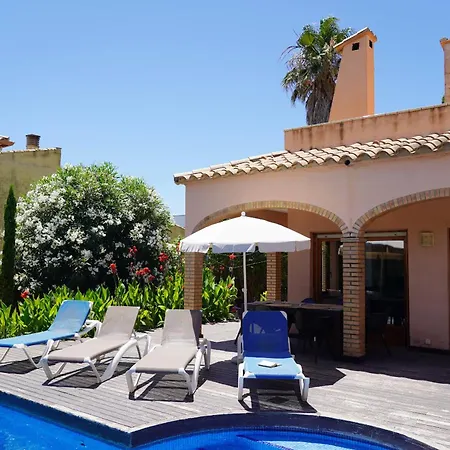 Villa Superb Near Sandy