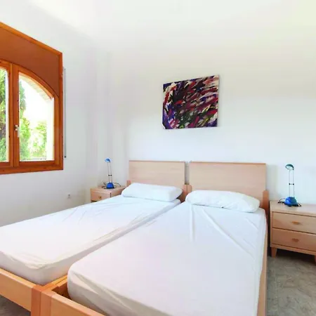 Superb Near Sandy Villa