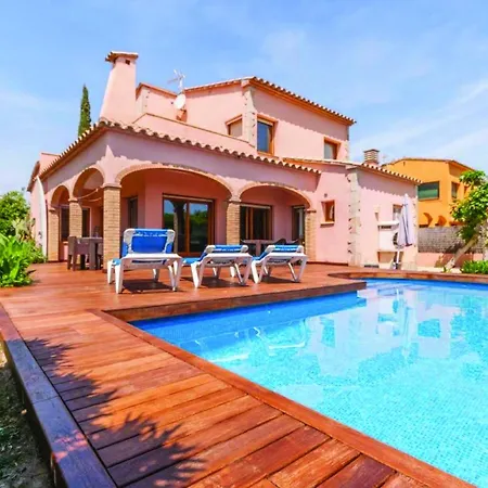 Villa Superb Near Sandy