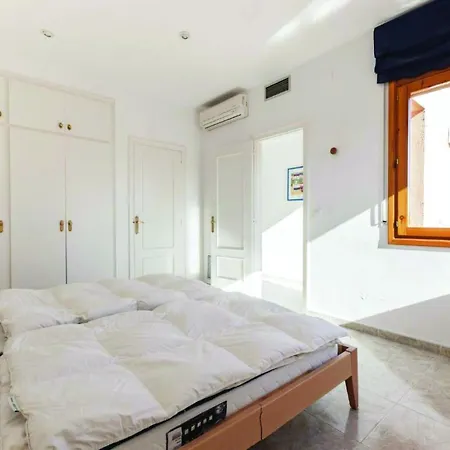 Villa Superb Near Sandy